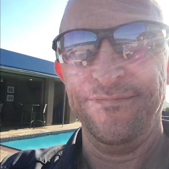 Meet your Posher, Robert - Picture 1 of 1